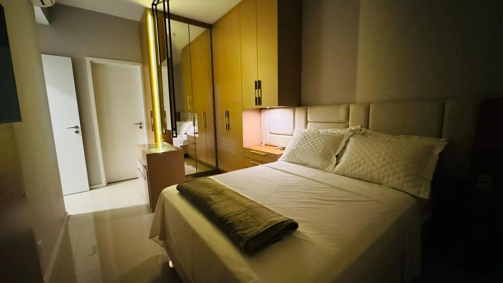 Lindo Apartamento Frente Mar Em Condominio Club Florianopolis